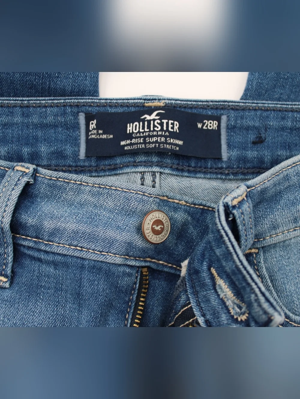 Hollister Medium Wash Distressed Skinny Jeans Size 6 (28R) - Picture 3 of 8